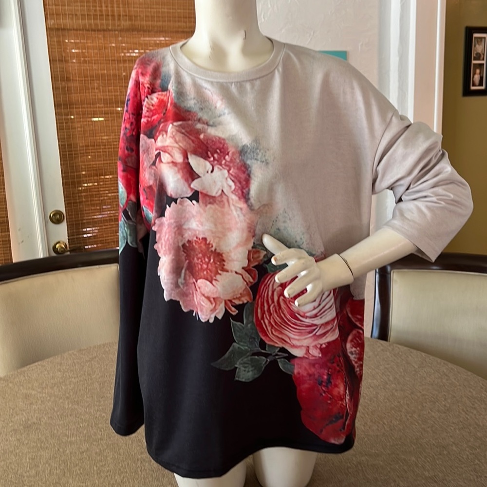 Rose print lightweight sweatshirt size L